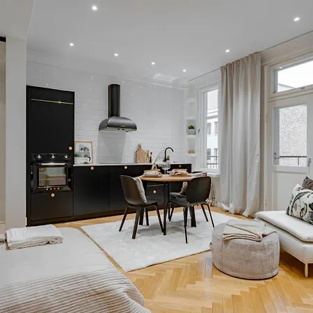 Apartment Very Cental Scandic With Balcony Helsinki