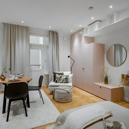 Very Cental Scandic With Balcony *