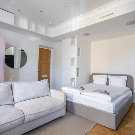 Very Cental Scandic With Balcony