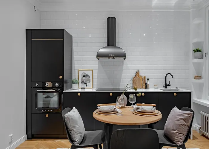 Very Cental Scandic With Balcony