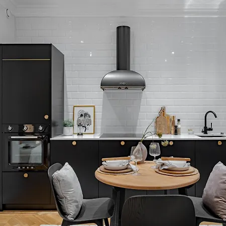 Very Cental Scandic With Balcony