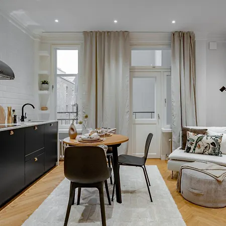 Very Cental Scandic With Balcony