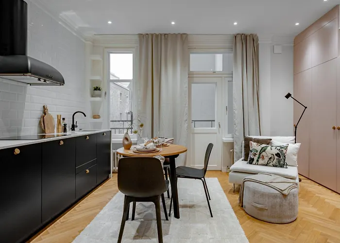 Very Cental Scandic With Balcony